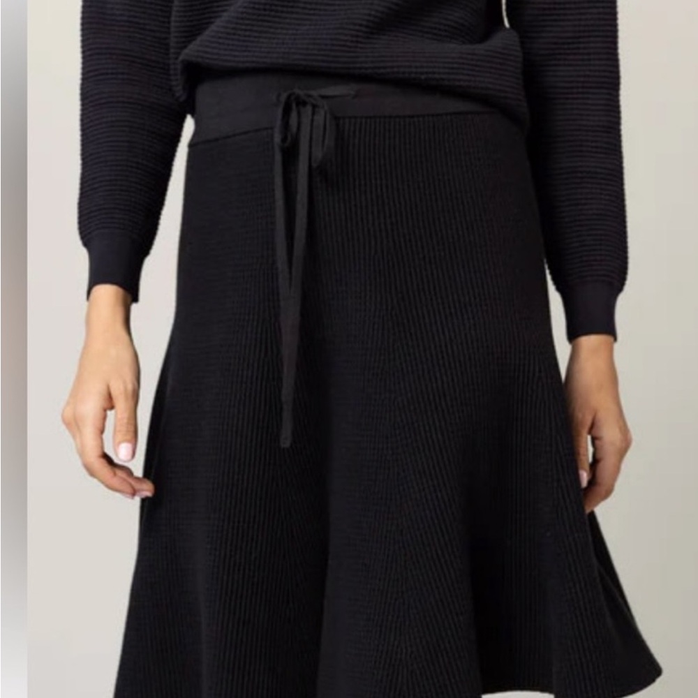 Elegant Black Knit Skirt